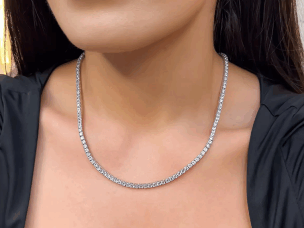 O que torna o colar Riviera de diamantes uma peça atemporal?