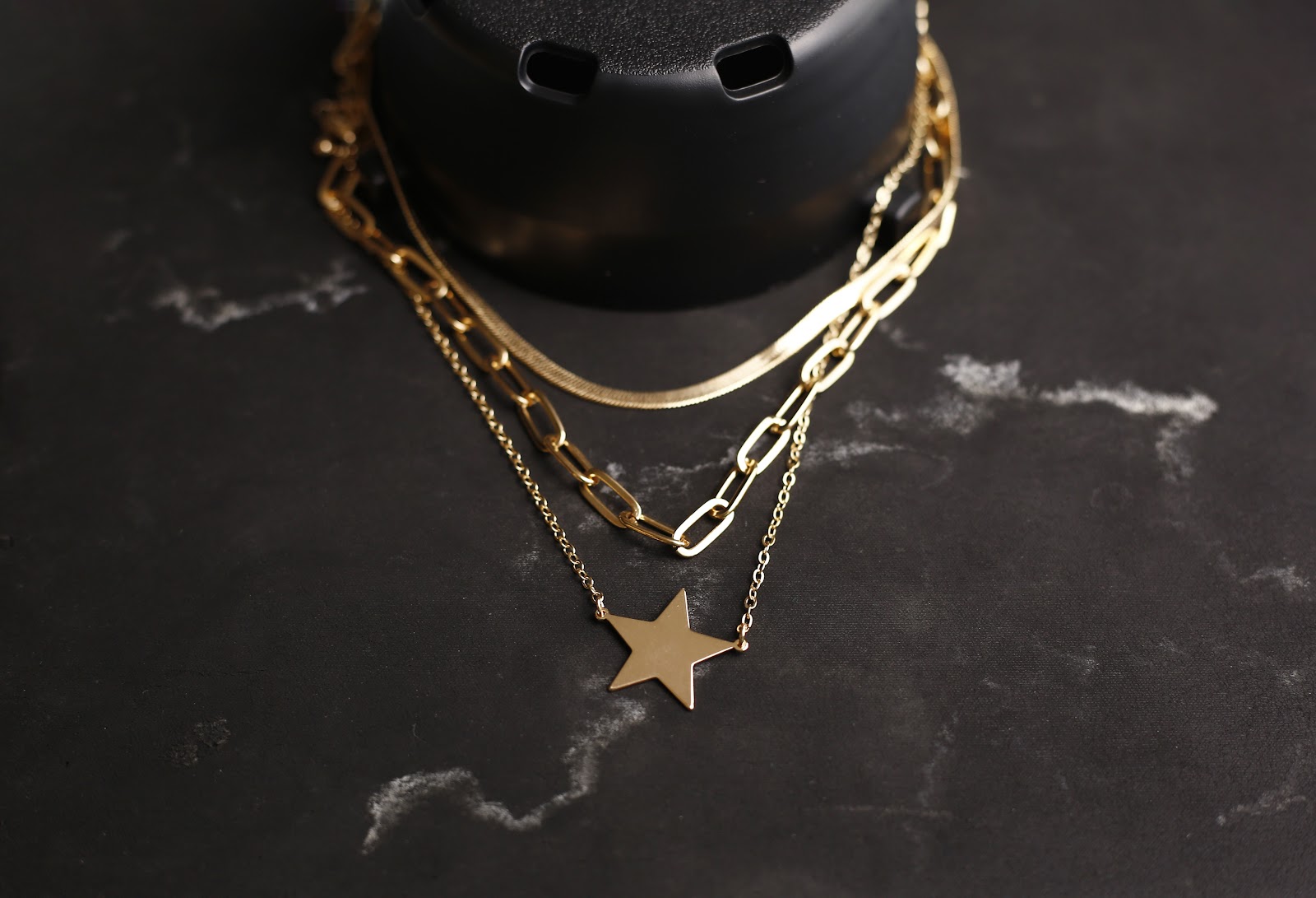 Como Transformar Seu Look com Pingentes de Ouro?