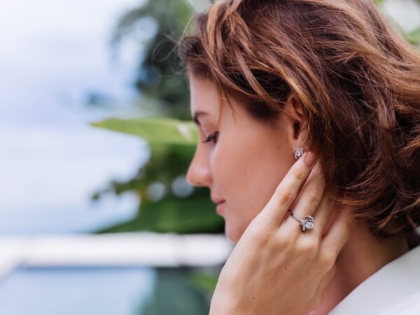 Como Combinar Anéis, Brincos e Looks para Criar o Estilo Perfeito?