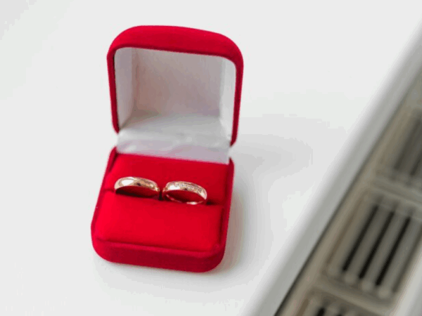 Como Selecionar o Anel de Noivado Perfeito para o Pedido