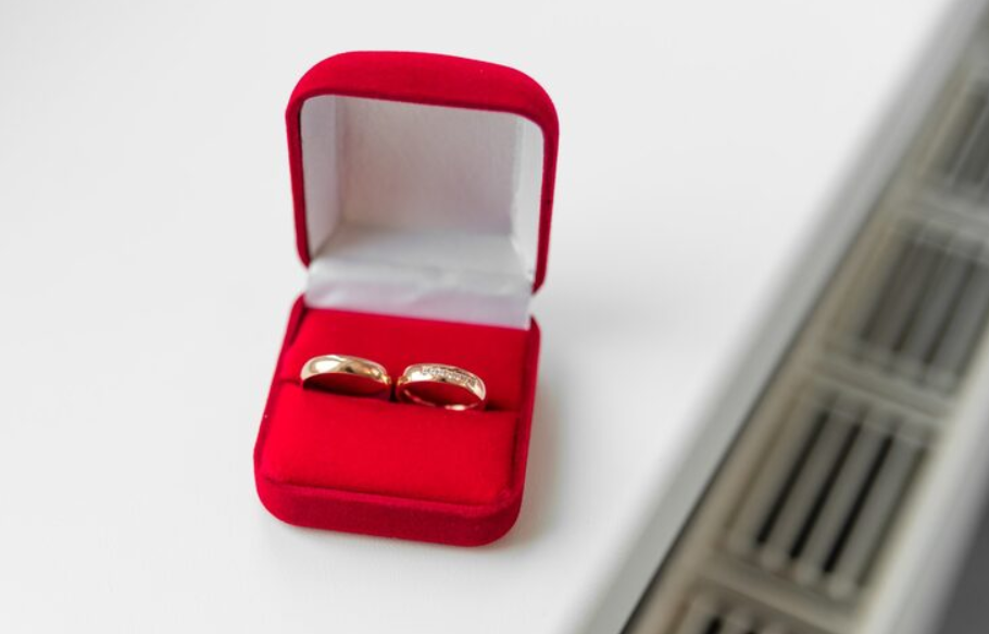 Como Selecionar o Anel de Noivado Perfeito para o Pedido