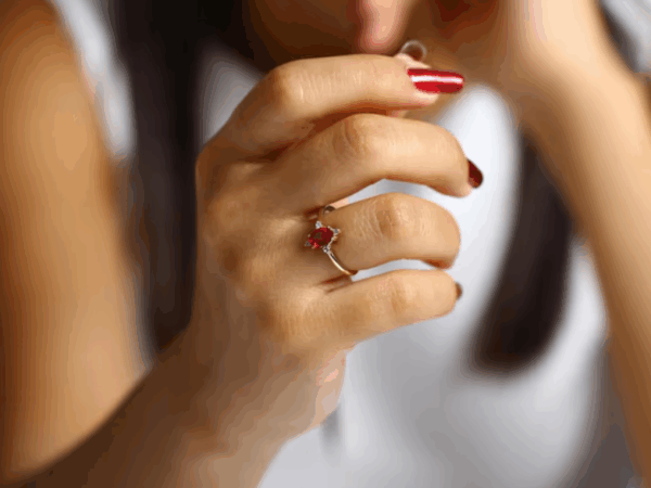 Anéis Solitários de Ouro: Como Escolher o Modelo Ideal Para Refletir Sua Personalidade?